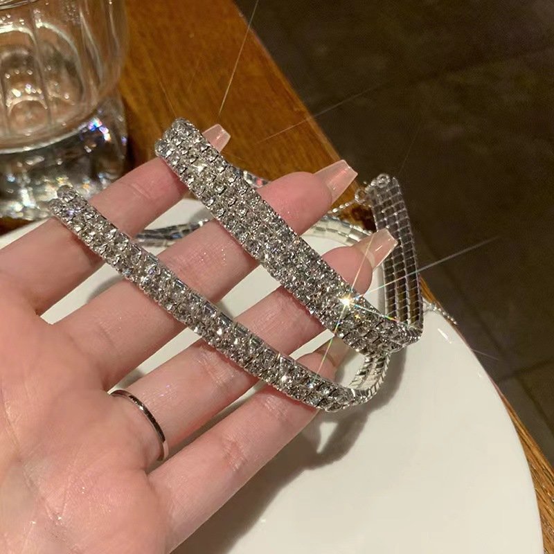 A2513 Cadena decorativa para perros con 6 hileras de strass reflectante y diseño de resorte